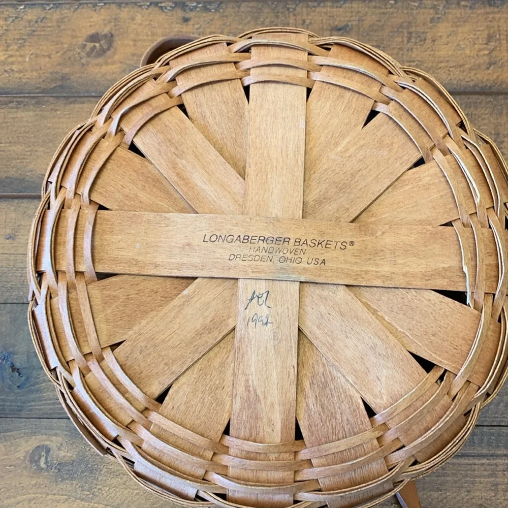 Longaberger 1992 Darning Basket with a Mother's Day Floral Liner.